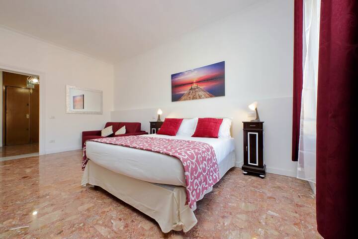 Luminoso appartamento per otto persone gallery image 2