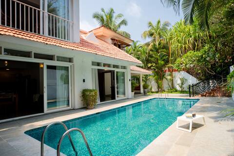 Royal villa with a private Pool in Sinquerim