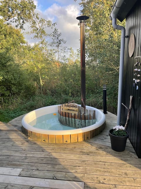 The summer cottage Evigheden with access to a wilderness bath