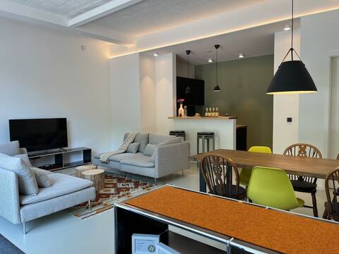 Beautiful Modern Garden Apartment (#1)