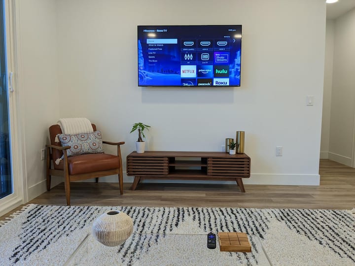 Luxury 1-bedroom Downtown Traverse City - Traverse City