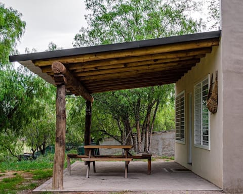 Anuncio de Airbnb popular: El Zorzal Cabin en Capitán Montoya