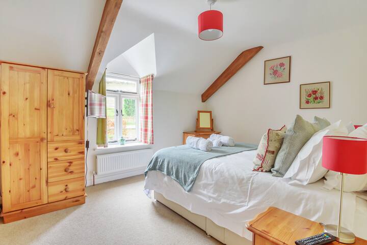 Bedroom 2 (twin option available)