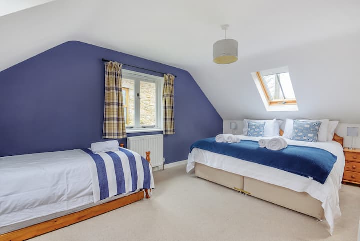 Bedroom 4 (twin option available)