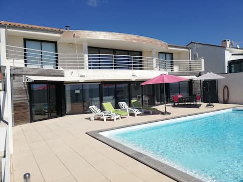 Top performing Airbnb: Beautiful villa with sea view - 4 * in Jard Sur Mer