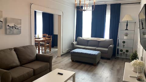 Historic Apartment- 2 Bed/1 Bath, Sleep 6