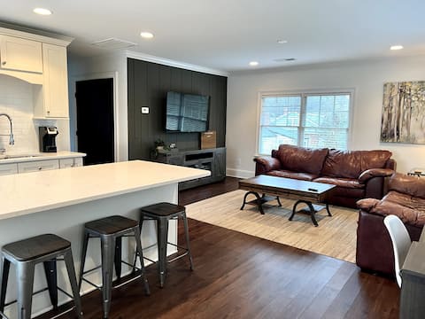 Popular Airbnb listing: Guest House in Charlotte in Wesley Heights