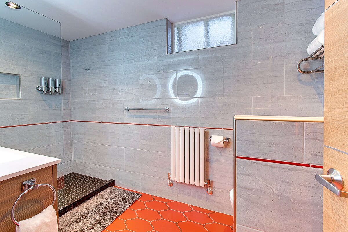 Luxury "Speakeasy Style" Retreat