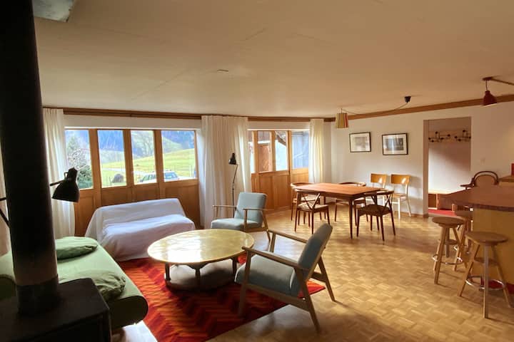 Escapade Dans Le Vaud: Le Chalet Aux Cent Piquets - Saanen