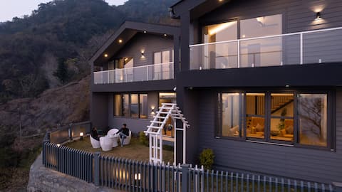 Luxury 4 BHK Villa in Mussoorie for 8-12 people