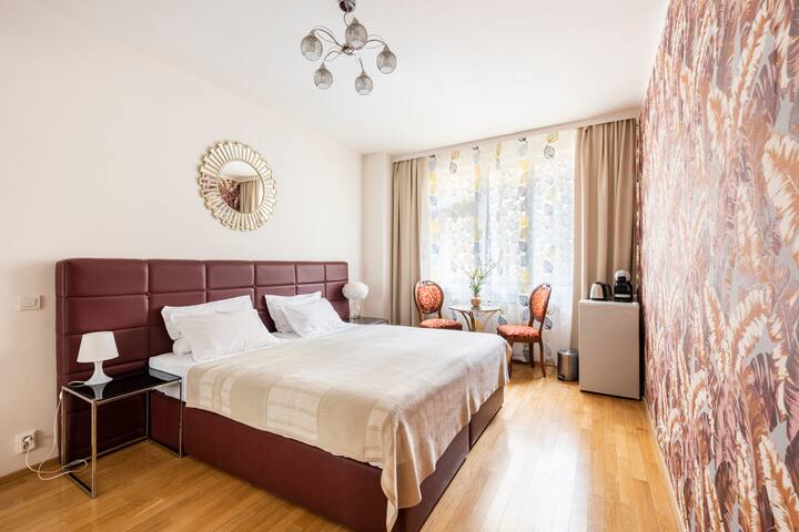 Apartment next to Charles Bridge! 3 bathrooms! gallery image 5