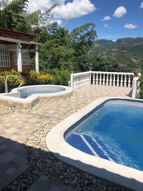 Espectacular finca con piscina, jacuzzi, y mirador