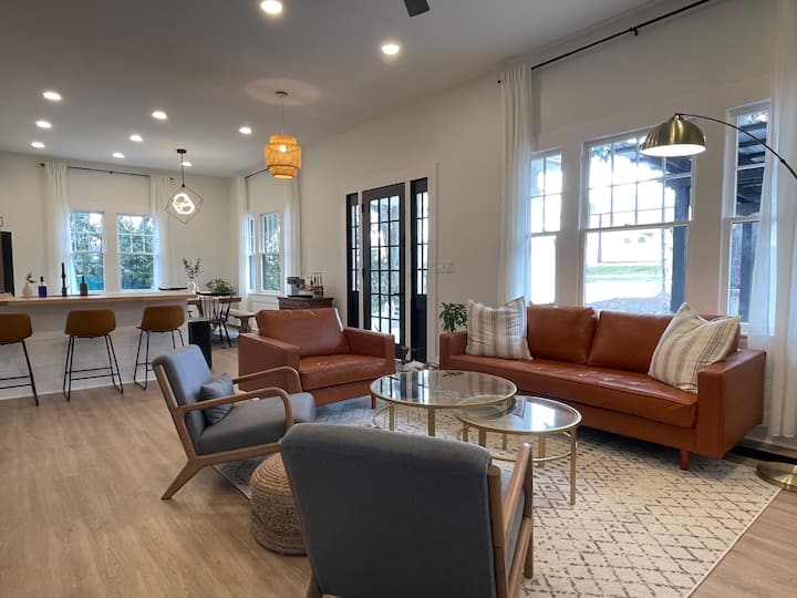 Modern Colonial+3 Baths And Hot Tub+ Pet Friendly - Ocala, FL