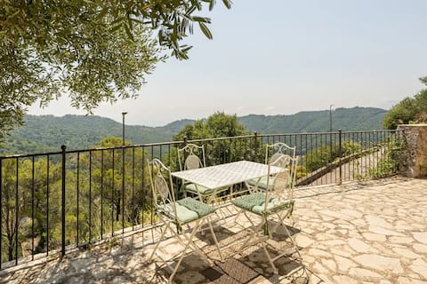 Borgo 2000 - Delightful nest between hills and sea