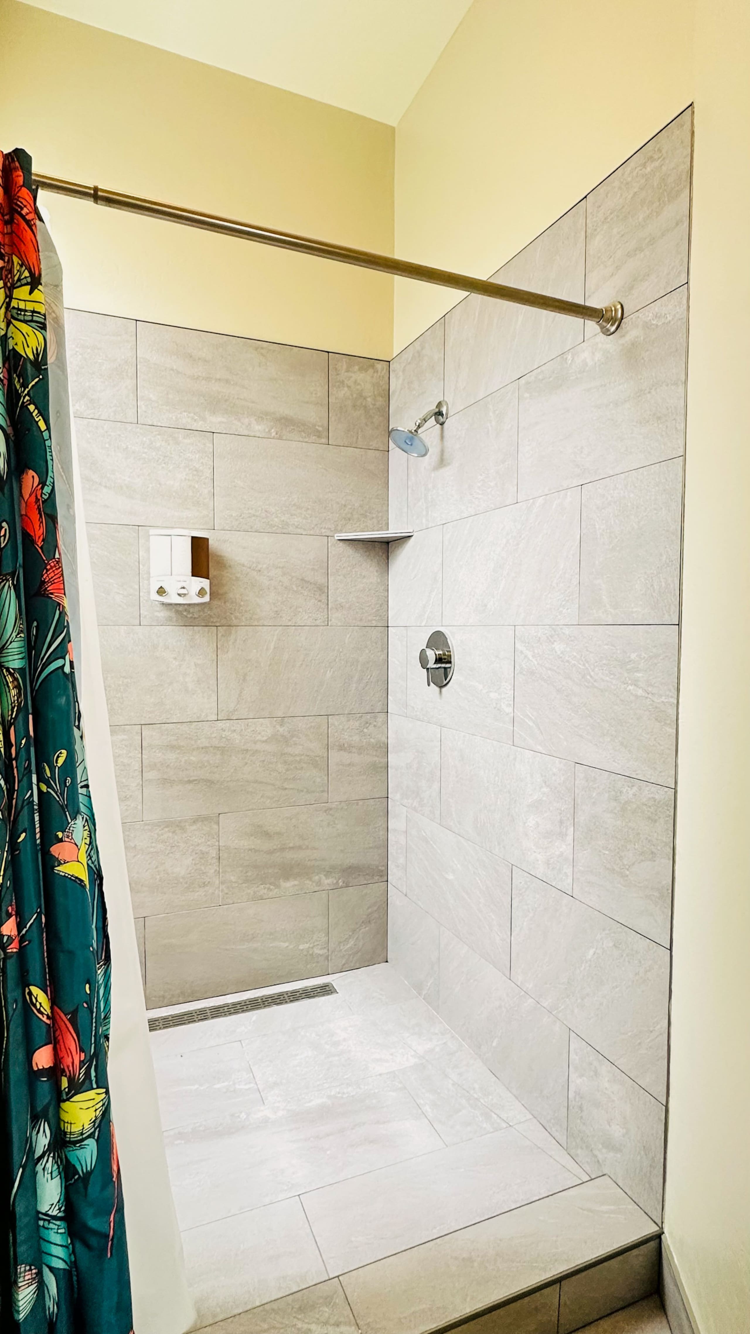 Home in San Francisco · ★4.85 · 5 bedrooms · 6 beds · 2 baths - Image 15