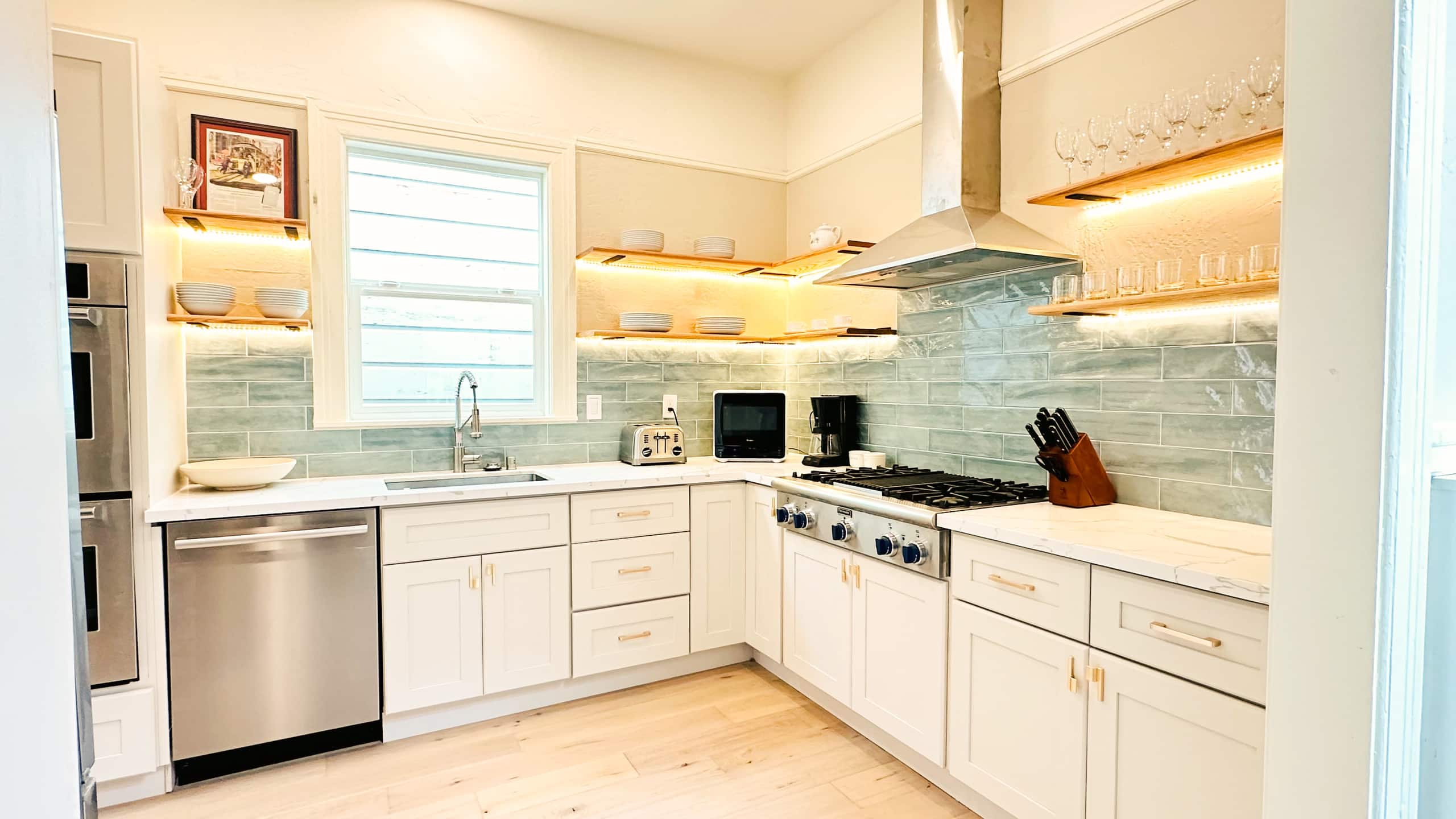 Home in San Francisco · ★4.85 · 5 bedrooms · 6 beds · 2 baths - Image 3