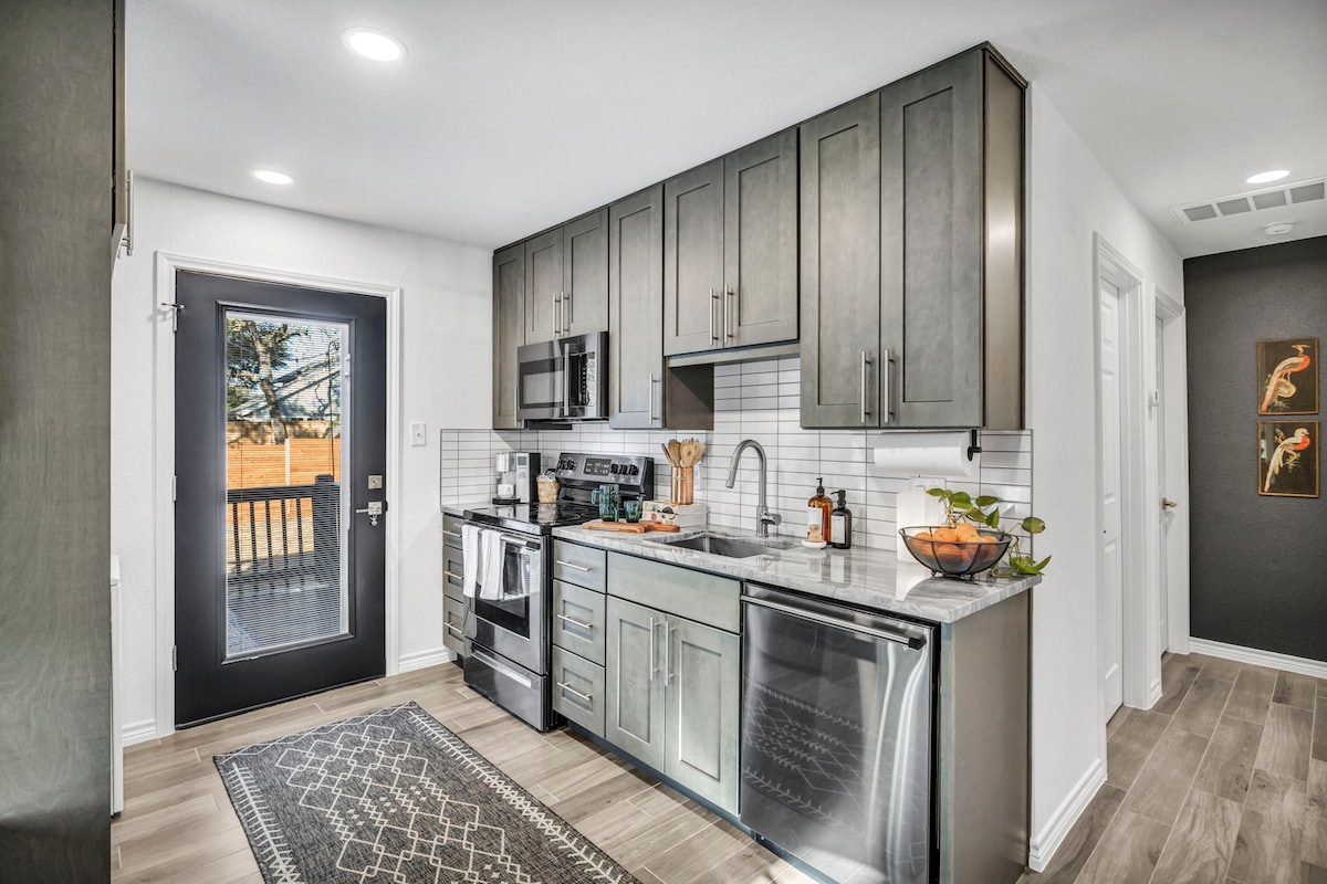 TX Bungalow - 15 min > Zilker, SOCO, Downtown