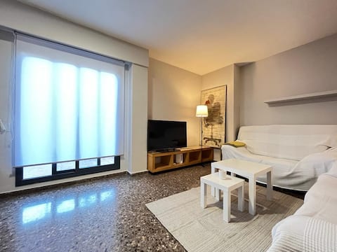 Anuncio de Airbnb popular: Cozy sunny penthouse en Pobles De L'oest