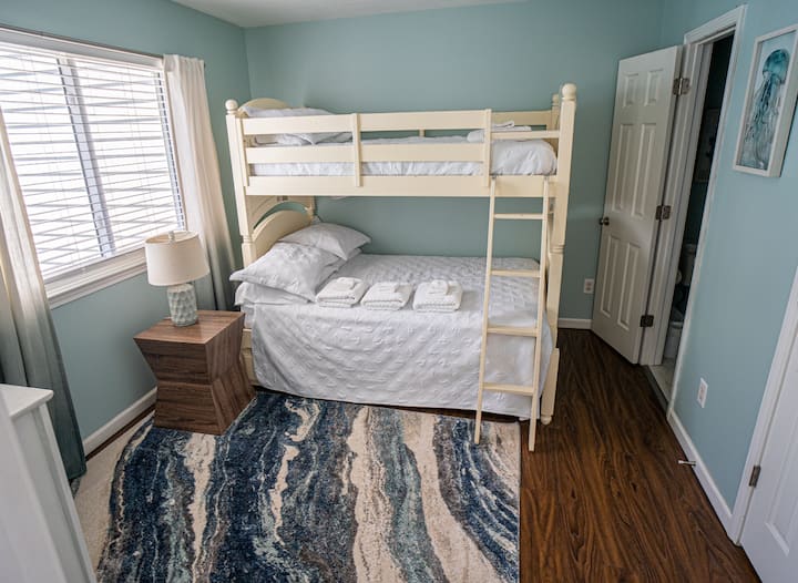 Segundo dormitorio: una cama doble con una cama nido doble