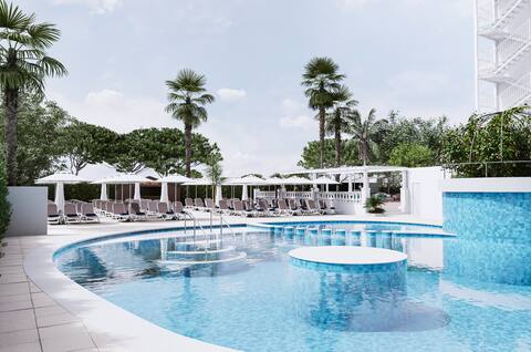 Apt with patio, pool, A/C
