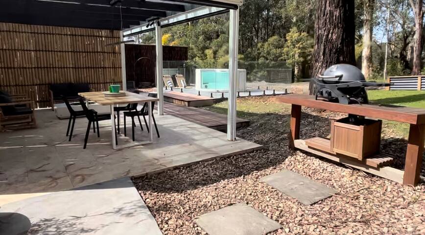 Hilltop Hideaway House and Villas gallery image 5