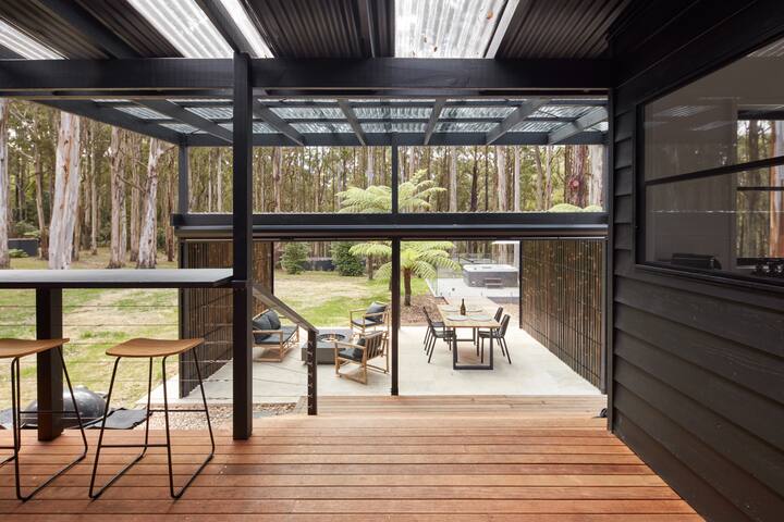 Hilltop Hideaway House and Villas gallery image 4