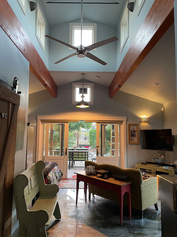 เพดานสูง 14 ฟุต