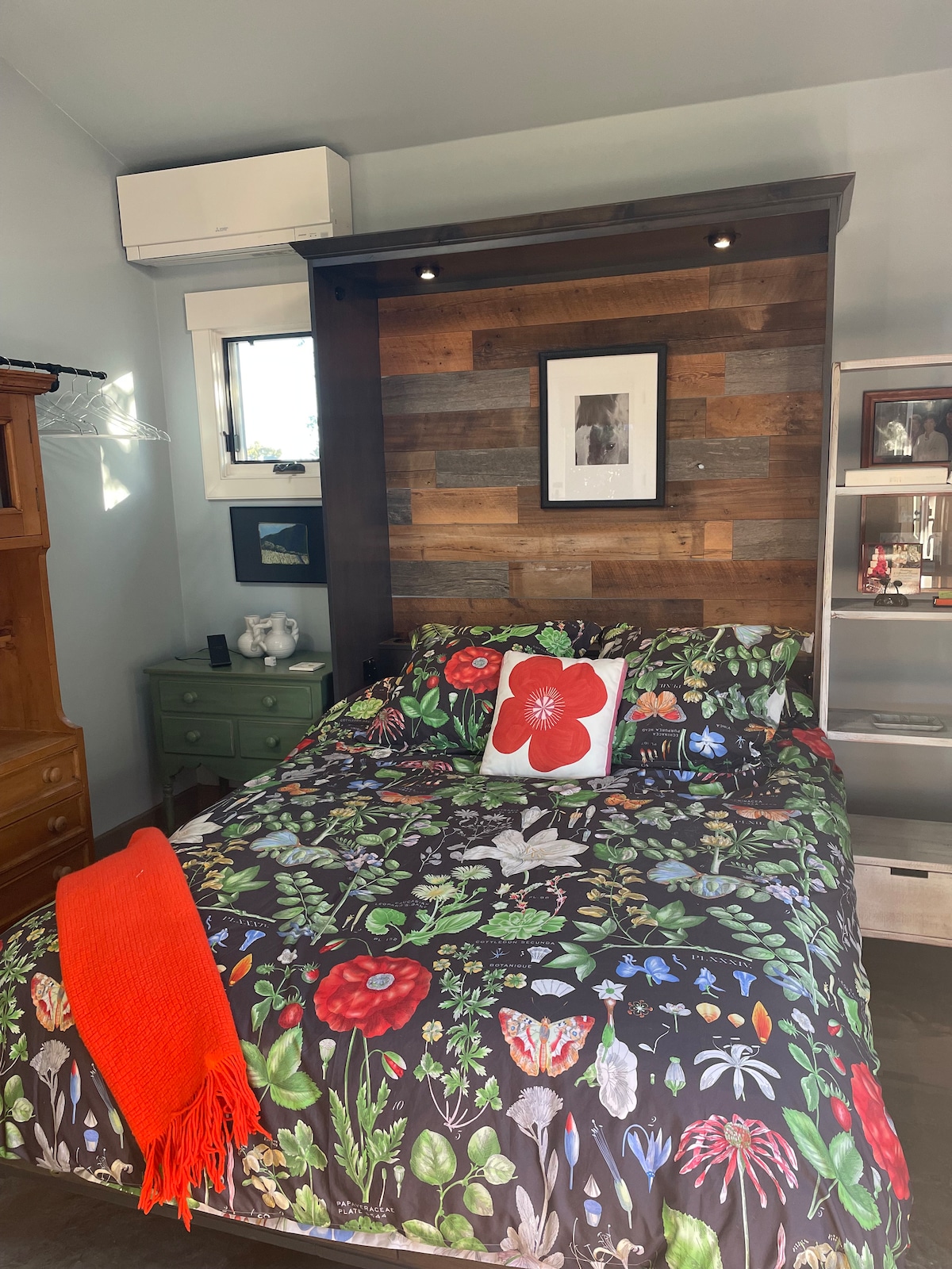 Queen size comfy Bed.