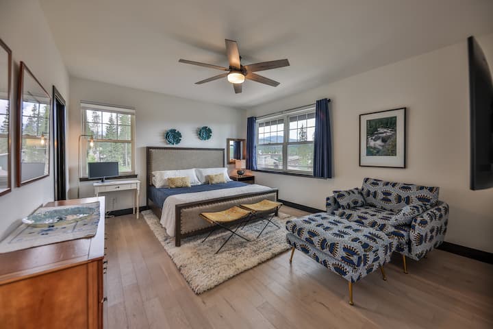 Begane grond en suite met luxe inrichting. Professioneel ontwerp en zorgvuldige aandacht voor detail en netheid in deze stijlvolle woning.