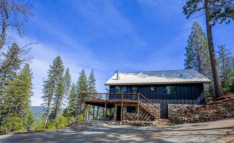 Modern Cabin w/ Hot Tub & View - 6 min to dtwn NC