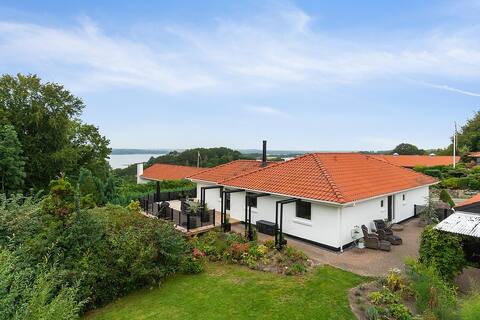 Nice house with outdoor spa and view