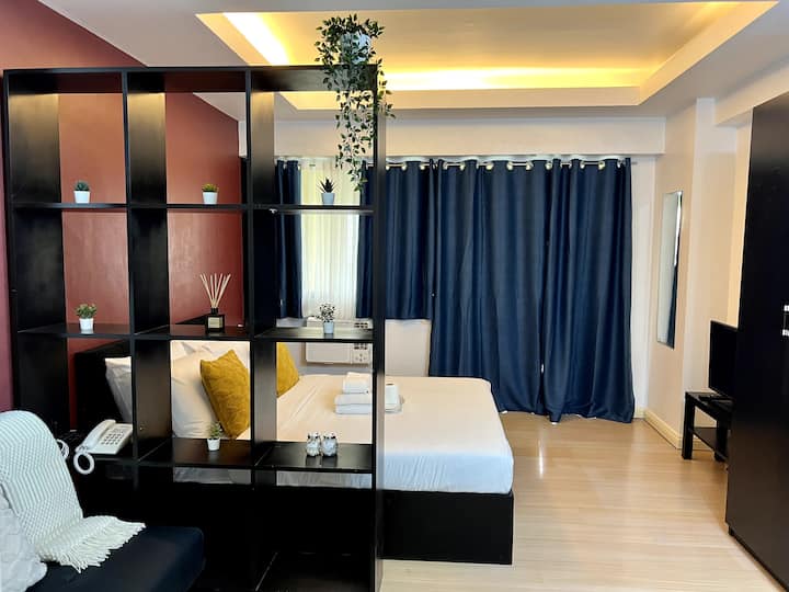 Newly Renovated Greenbelt Home w/ Balcony ParkView Apartments for