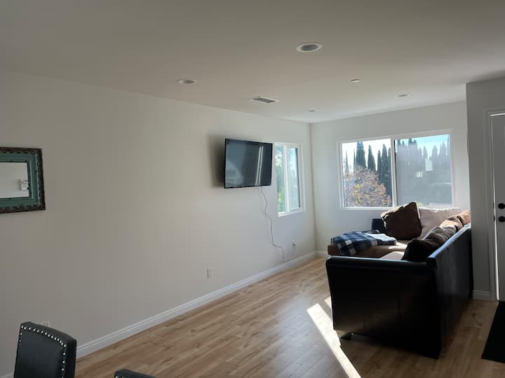Farmhouse Guest House - Fullerton, CA