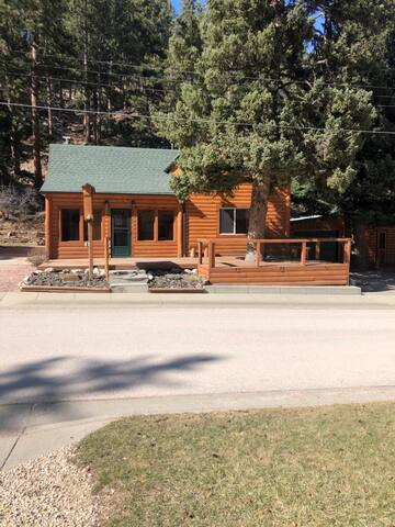 Allen Gulch Cabins managed Airbnb listing 2