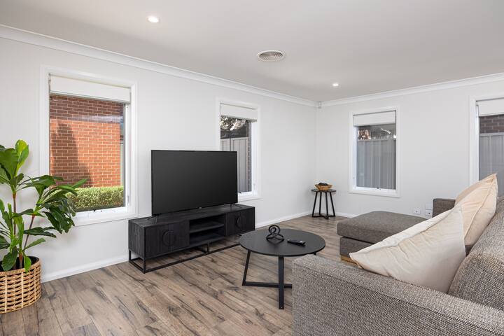 Contemporary Living In The Cbd! - Wagga Wagga