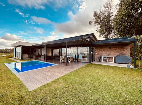 La Italia Calima Lake w/ Jacuzzi & Wi-Fi - No Pets