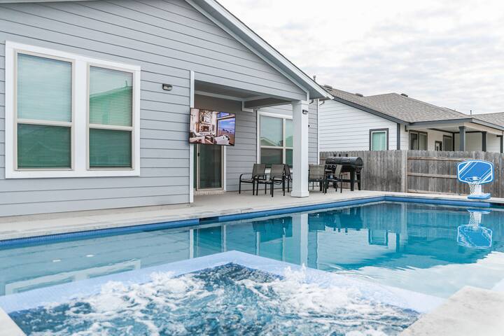 4BR/3BH Private Pool: 5M Airport & F1 & 2500 Sq.ft gallery image 3