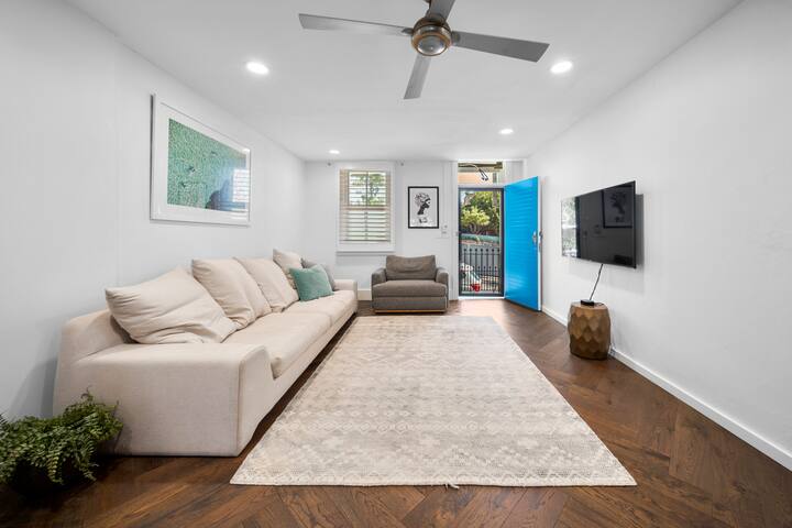 4 Bed Luxury Escape in Surry Hills for families gallery image 2