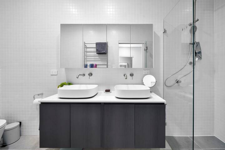 4 Bed Luxury Escape in Surry Hills for families gallery image 4