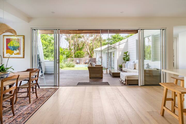 Beach Retreat w/pool, close to beach + shops gallery image 4