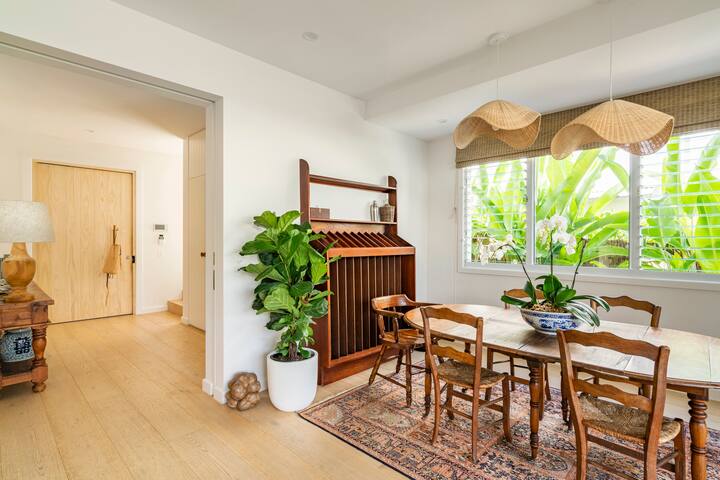 Beach Retreat w/pool, close to beach + shops gallery image 5