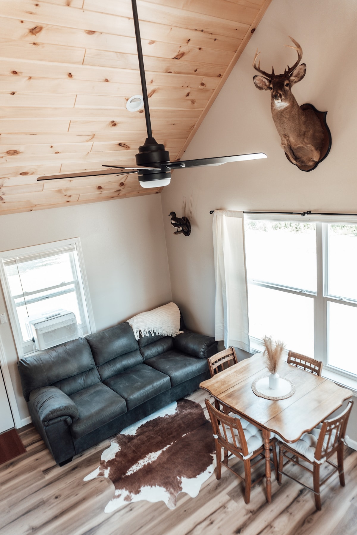 Successful Airbnb property: The Pine Hollow Cabin & Hot Tub in Syracuse