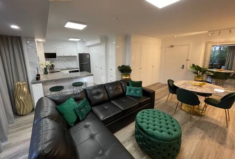 Top Airbnb: Walk to Star & Convention Centre | Long Stay in Broadbeach