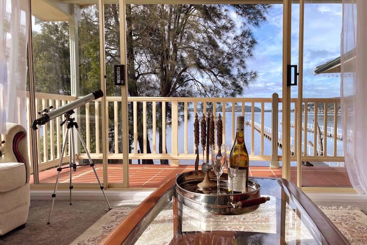 Waterfront & Private Jetty 7 Br Holiday Home - Avustralya