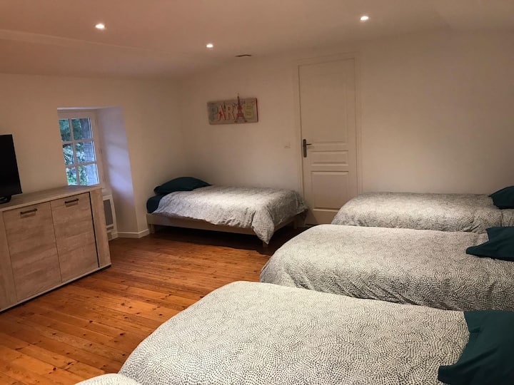 Dormitorio y sus 5 camas individuales