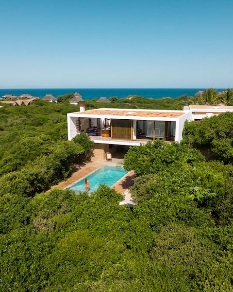 Oceanfront Luxury Suite with Private Pool in Tofo.