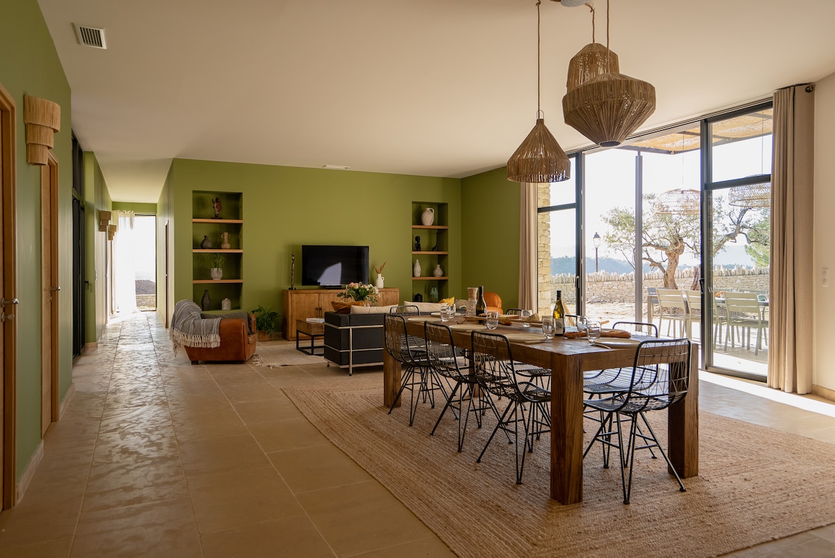 Top performing Airbnb: Villa AVA, heated pool & great view in Gordes