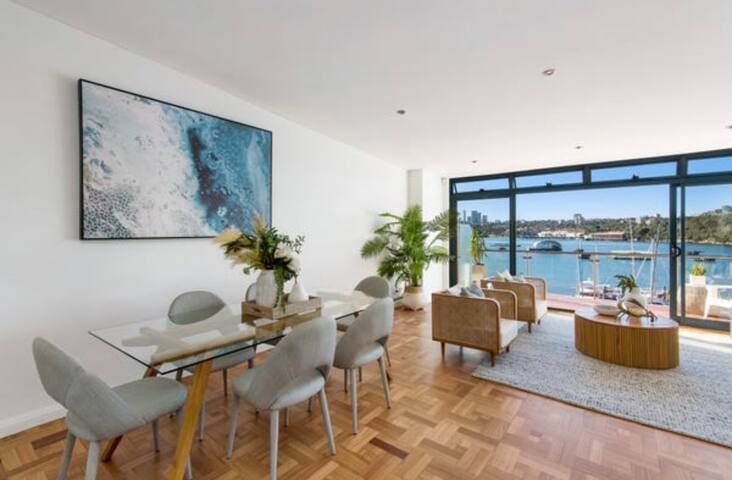 Sydney Harbourfront Getaway! gallery image 2