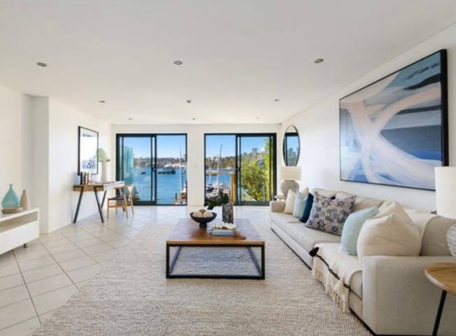 Sydney Harbourfront Getaway! gallery image 3