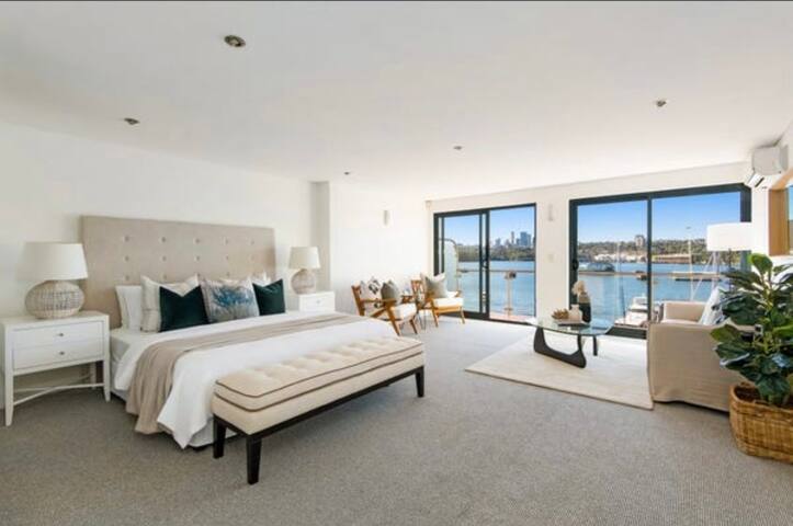 Sydney Harbourfront Getaway! gallery image 4